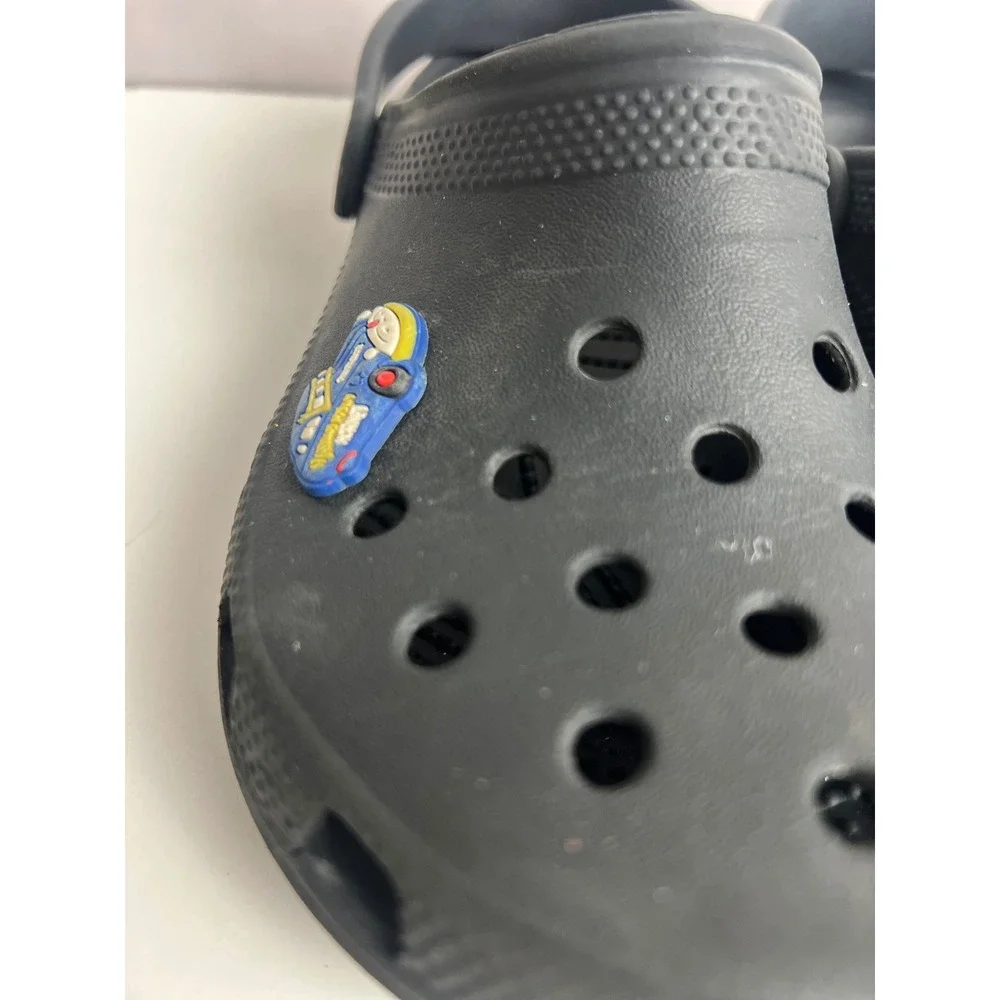 Crocs Classic Clog Black Kids Junior Size J3 with Tom and Jerry Jibbitz Charms